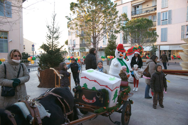 Image 1 - Noël à Saint-Tropez : chocolat et patinage au rendez-vous