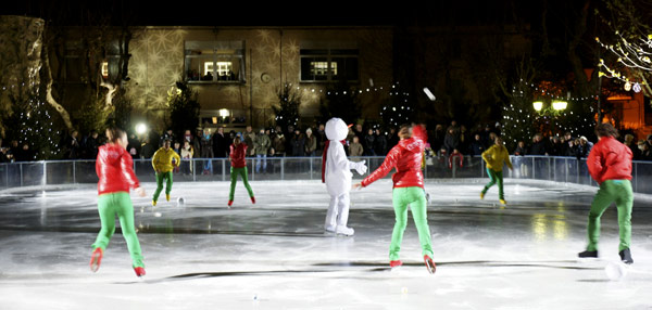 Image 1 - Noël à Saint-Tropez : chocolat et patinage au rendez-vous