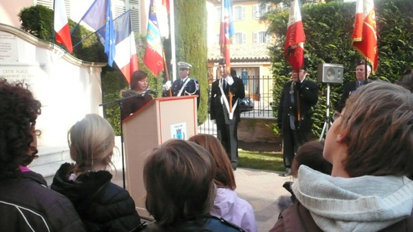 Image 1 - Hommage aux victimes de l'Holocauste