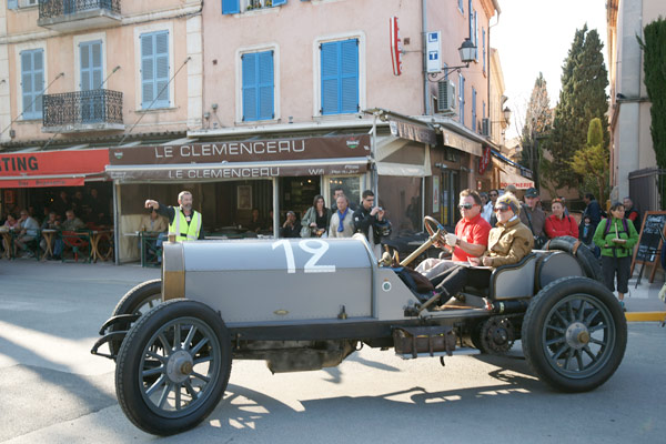 Image 1 - De belles anciennes dans la cité…