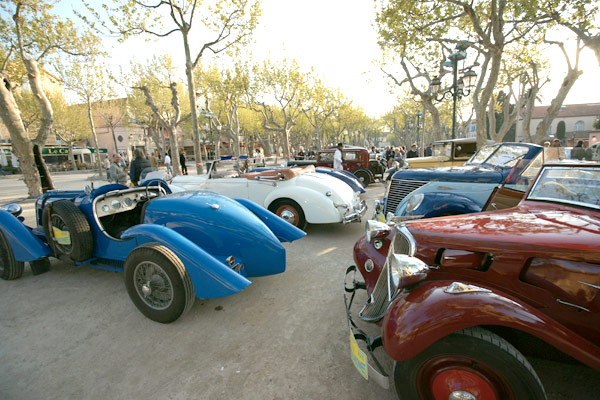 Image 1 - De belles anciennes dans la cité…