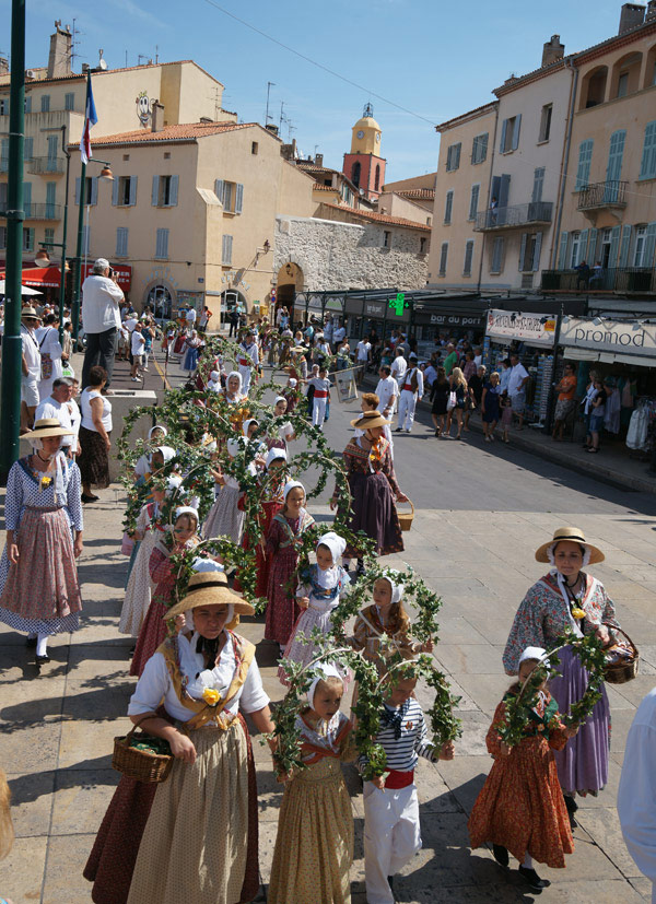 Image 1 - Traditions : le «jeune âge» aime la danse