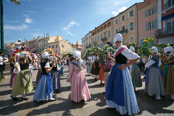 Image 1 - Traditions : le «jeune âge» aime la danse