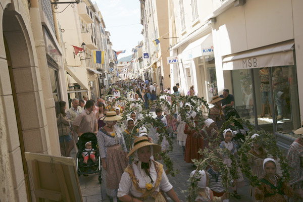 Image 1 - Traditions : le «jeune âge» aime la danse