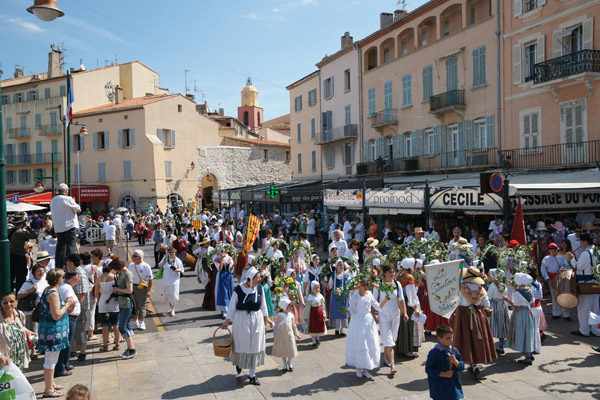 Image 1 - Traditions : le «jeune âge» aime la danse