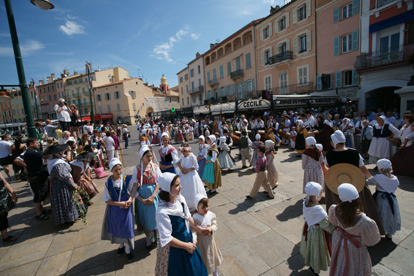 Image 1 - Traditions : le «jeune âge» aime la danse