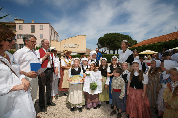 Image 1 - Traditions : le «jeune âge» aime la danse