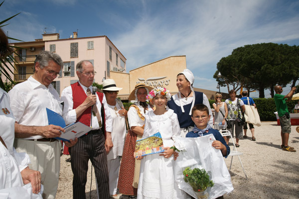 Image 1 - Traditions : le «jeune âge» aime la danse