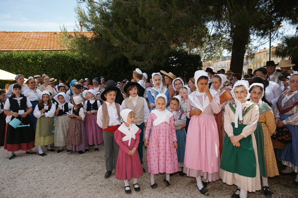 Image 1 - Traditions : le «jeune âge» aime la danse