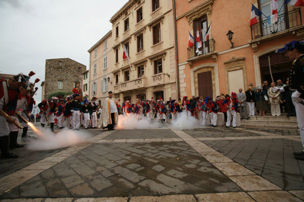 Image 1 - Bravades des Espagnols : fidèles à la tradition