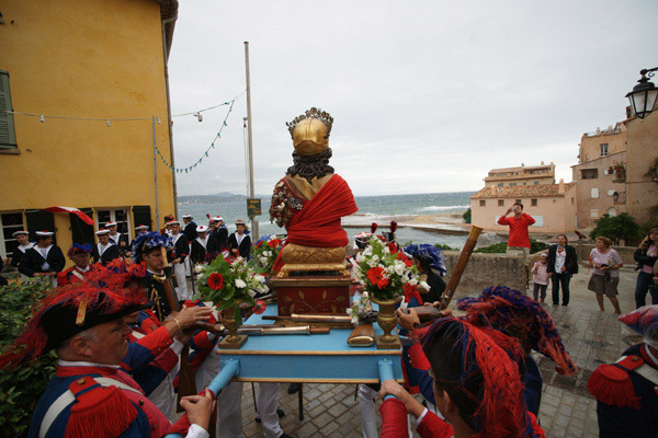 Image 1 - Bravades des Espagnols : fidèles à la tradition