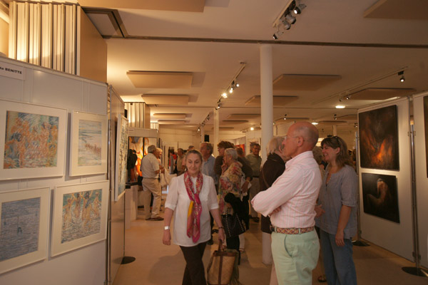 Image 1 - À la salle Jean-Despas, le salon des Peintres et sculpteurs de Saint-Tropez