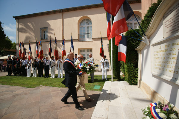 Image 1 - 14 juillet : cérémonie patriotique, lampions et feu d'artifice