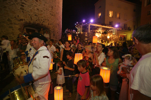 Image 1 - 14 juillet : cérémonie patriotique, lampions et feu d'artifice