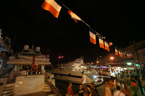 Image 1 - 14 juillet : cérémonie patriotique, lampions et feu d'artifice