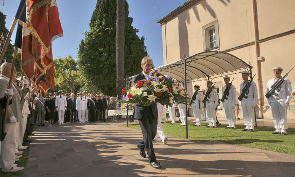 Image 1 - 15 août « patriotique » : le secrétaire d’Etat Hubert Falco à Saint-Tropez