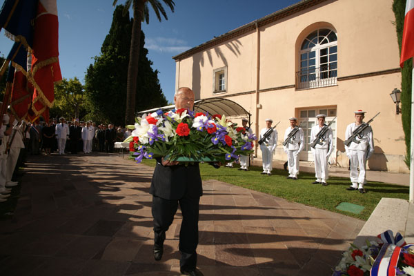 Image 1 - 15 août « patriotique » : le secrétaire d’Etat Hubert Falco à Saint-Tropez