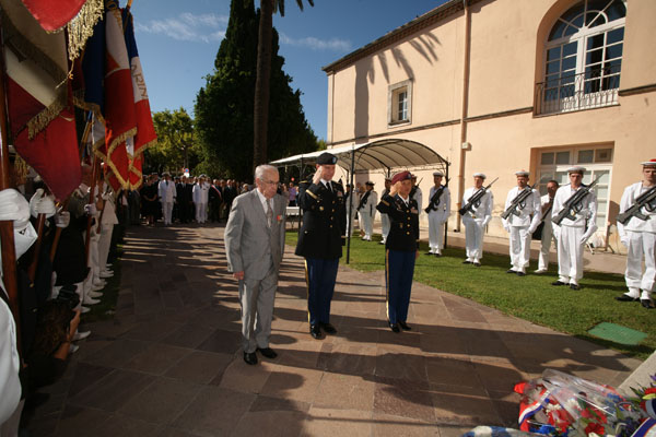 Image 1 - 15 août « patriotique » : le secrétaire d’Etat Hubert Falco à Saint-Tropez