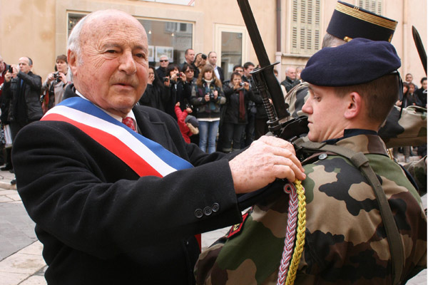 Image 1 - Le 21e RIMa à l’honneur, place de l’Hôtel de ville