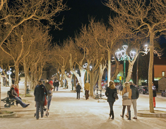 Le nouvel éclairage de la place des Lices à Saint-Tropez