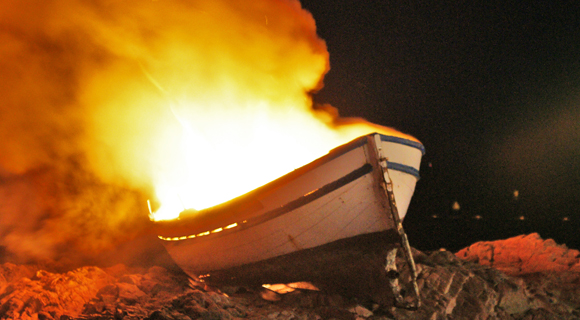 Image 12 - Ferveur et barque en feu pour la Saint-Pierre