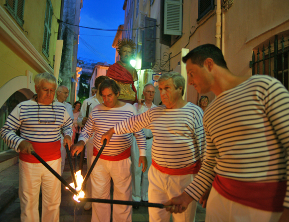 Image 4 - Ferveur et barque en feu pour la Saint-Pierre