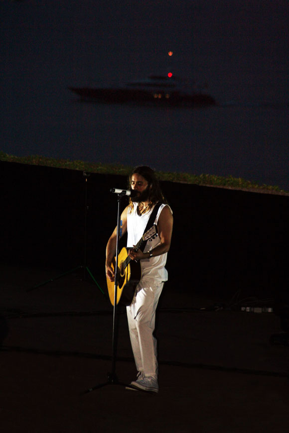 Jared Leto a tenu le show jusqu'é  ce que les premières étoiles apparaissent.