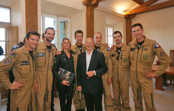 A 19h, la municipalité a honoré les pilotes ayant participé au meeting, dont lâ€™équipe de la Breitling Jet Team et la championne du monde de voltige aérienne, Aude Le Mordant.