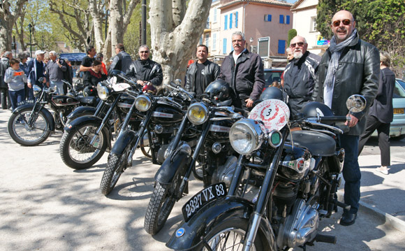 Image 2 - Rétropézien : le rassemblement des vieilles bécanes