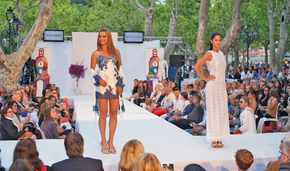 Image 2 - Esprit village fait défiler la mode à Saint-Tropez
