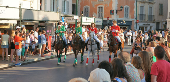 Image 3 - L’International Polo Cup défile sur le port