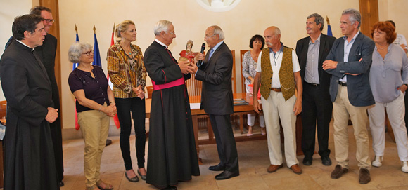 Image 2 - Réception : un bel hommage à Mgr Michel Hayes