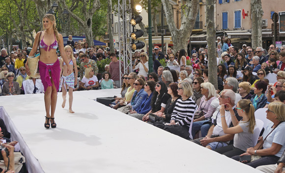 Image 4 - Le défilé de mode des boutiques de Saint-Tropez