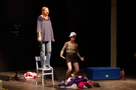 4e Festival de théâtre : Deux perruches sur un plateau