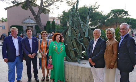 Exposition de sculptures géantes de l'artiste ARMAN