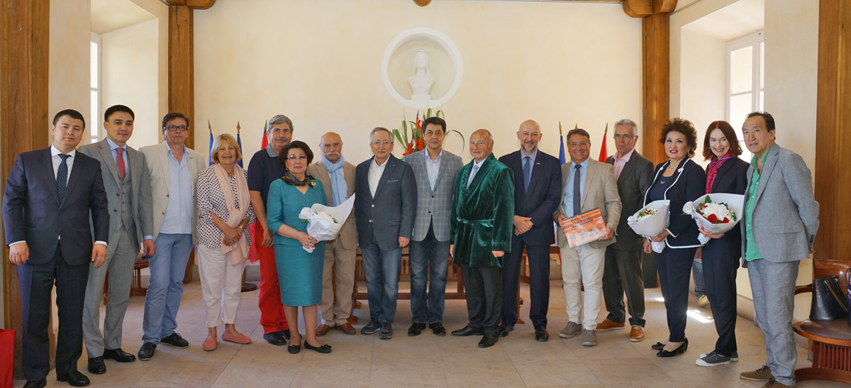 Une délégation kazakhstanaise à Saint-Tropez