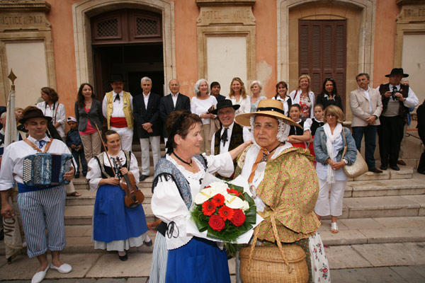 La fête folklorique des Bravades 2010 au rythme des danses provençales