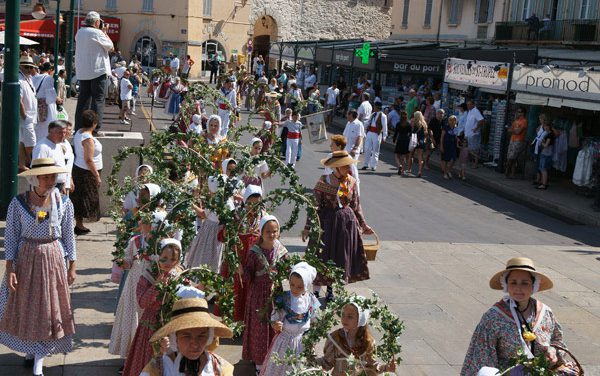 Traditions : le «jeune âge» aime la danse