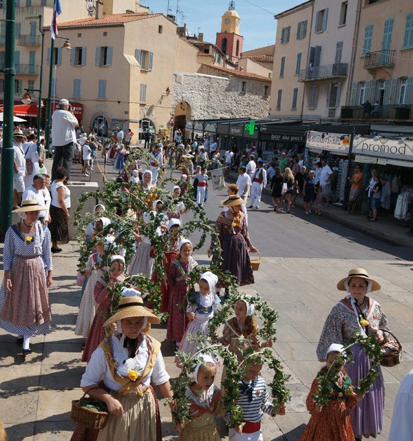 Traditions : le «jeune âge» aime la danse