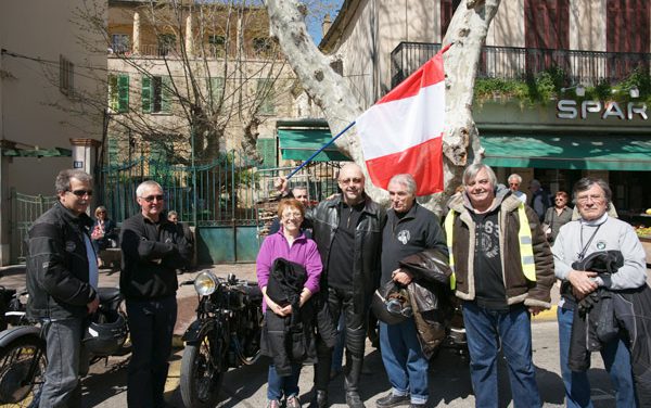 Les motos de collection au rendez-vous rétropézien 2011