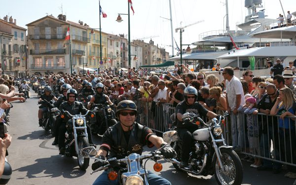 Plus de 2000 Harley en parade à Saint-Tropez