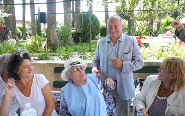 Un grand aïoli à l’ombre des platanes