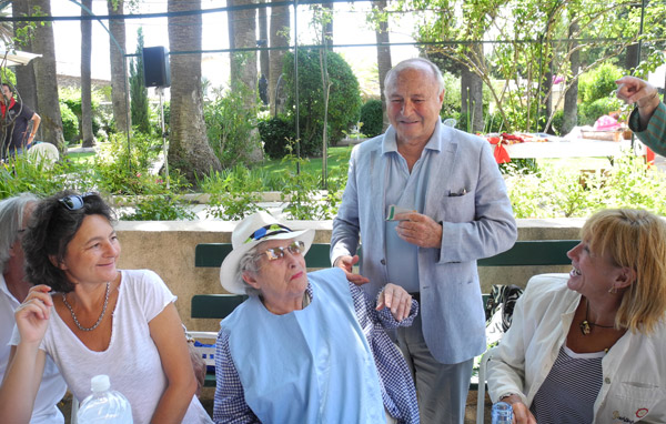 Un grand aïoli à l’ombre des platanes