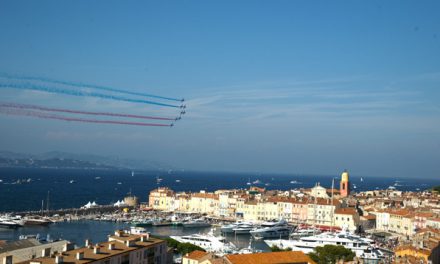 10 000 personnes pour la première des Ailes de Saint-Tropez