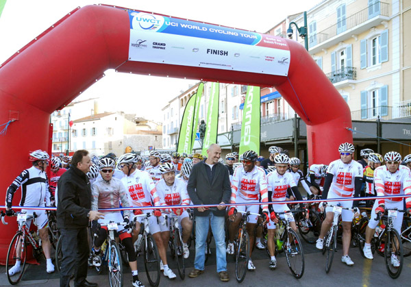 Plus de 1 000 coureurs sur les quais pour la Granfondo 2012