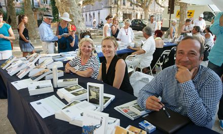 Une pléïade d’écrivains sur la place des Lices