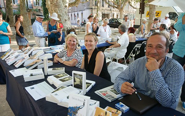 Une pléïade d’écrivains sur la place des Lices