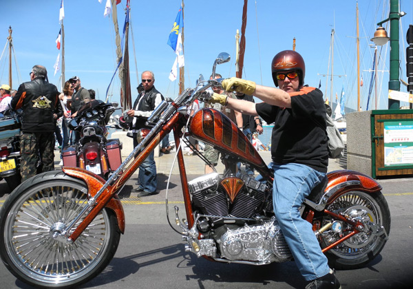 Eurofestival Harley 2012 : une parade pétaradante et colorée