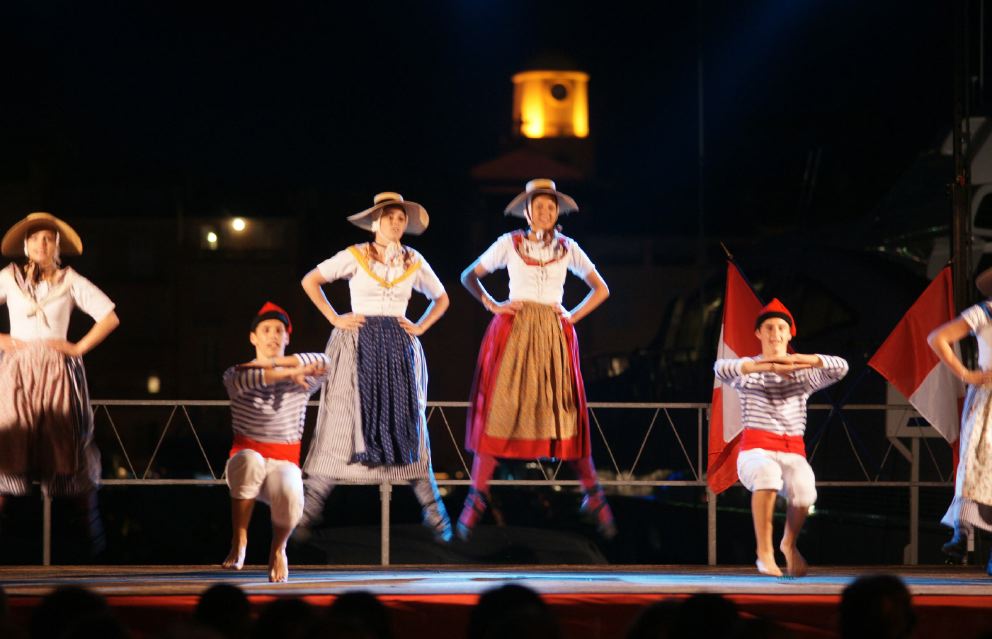 La fête folklorique des Bravades 2012 en images