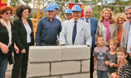 Pôle enfance : le maire a posé la première pierre